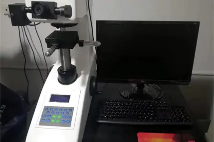 Vickers hardness machine