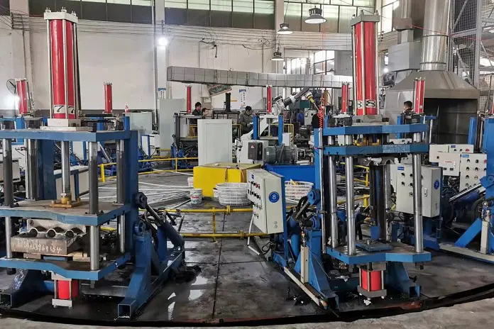 Automatic casting machine